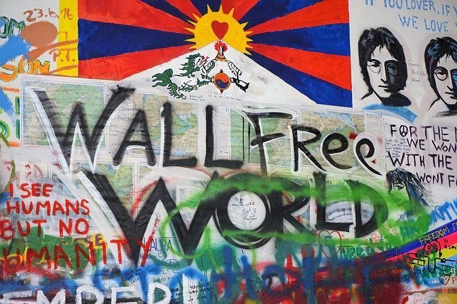 il muro di John Lennon è una delle principali cose da vedere gratis a Praga