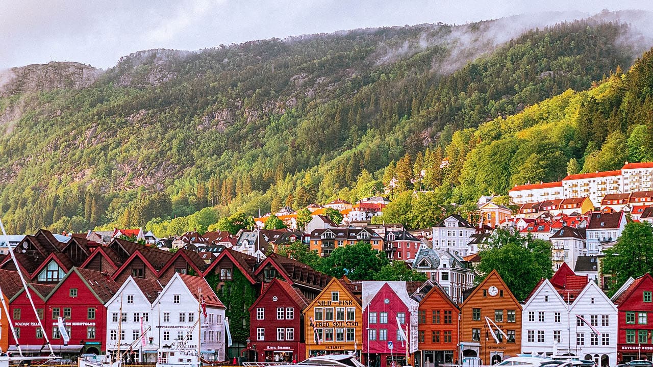 Il porto di Bergen, capolinea del treno panoramico Oslo Bergen