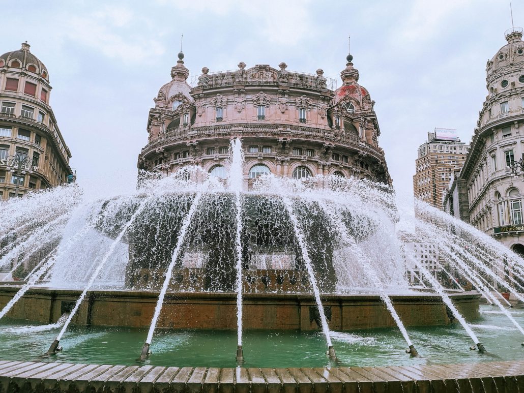 Cosa vedere a Genova in due giorni: fontana di Piazza de Ferrari