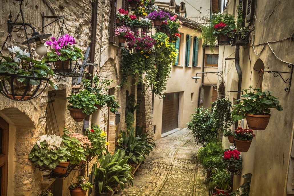 Vacanze in treno in Italia tra i borghi umbri e toscani