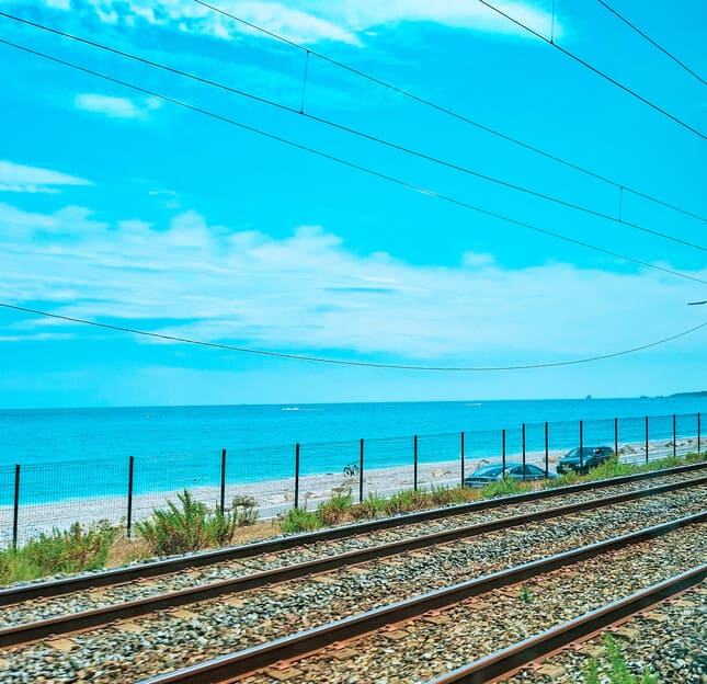Raggiungere spiagge in treno in Costa Azzurra